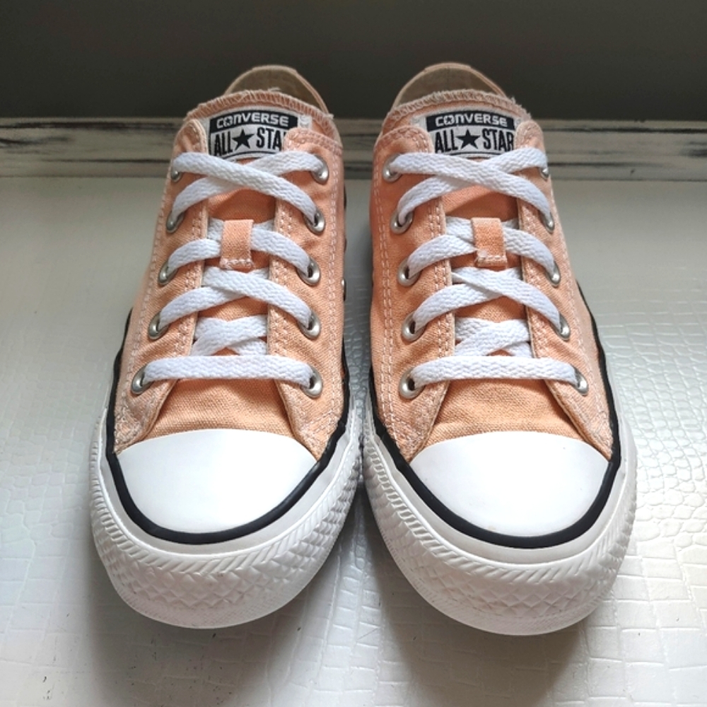 Converse Chuck Taylor All Star Peach Low Top | Women's 6